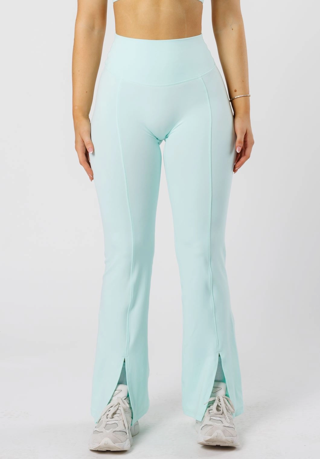Reluna? Front Slit Sculptseam? Flare Leggings 31" Pale Jade Beach Walk For Adults