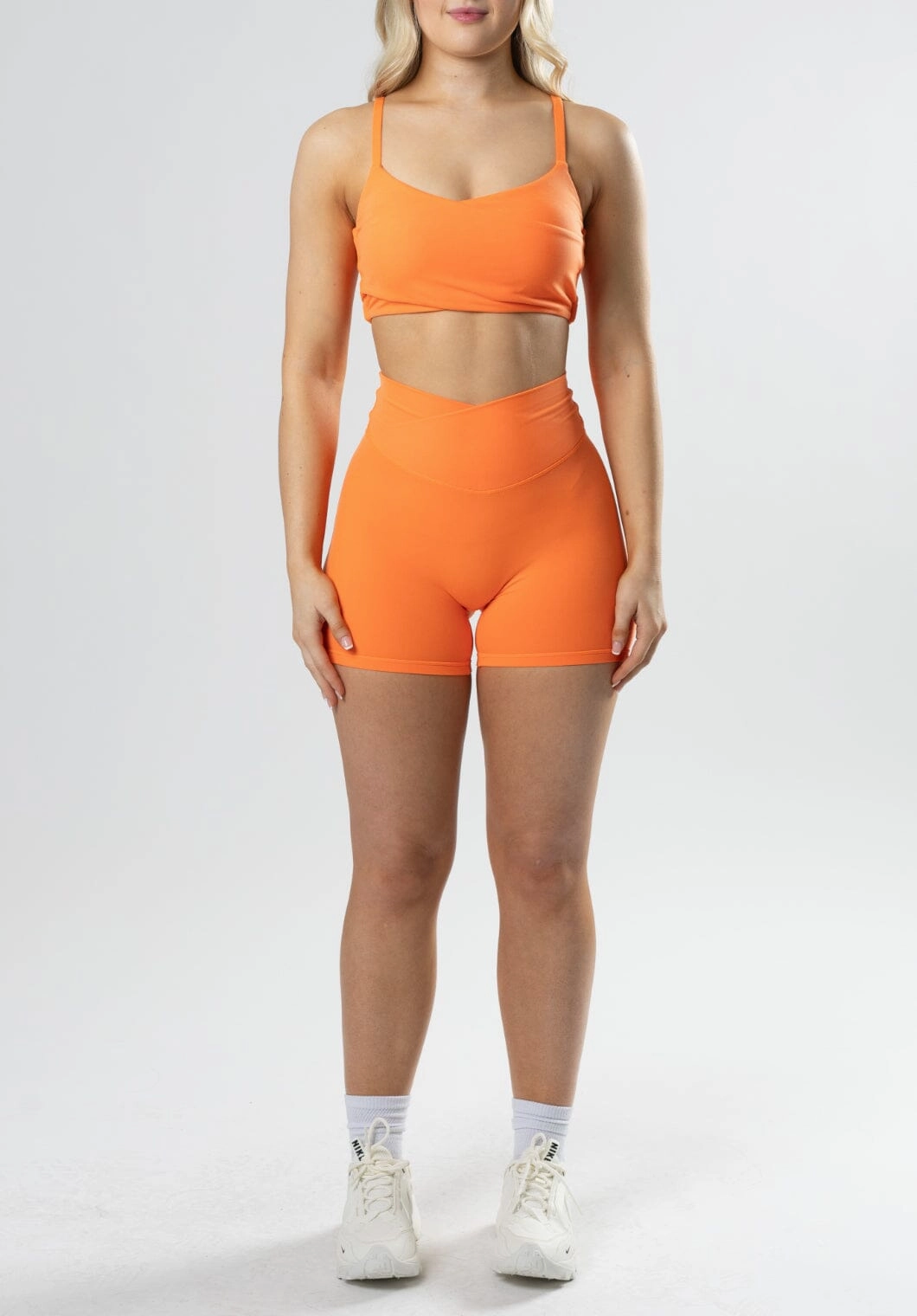 AirSilk Crossover Sculptseam? Short Bird of Paradise low waisted Relaxed Movement