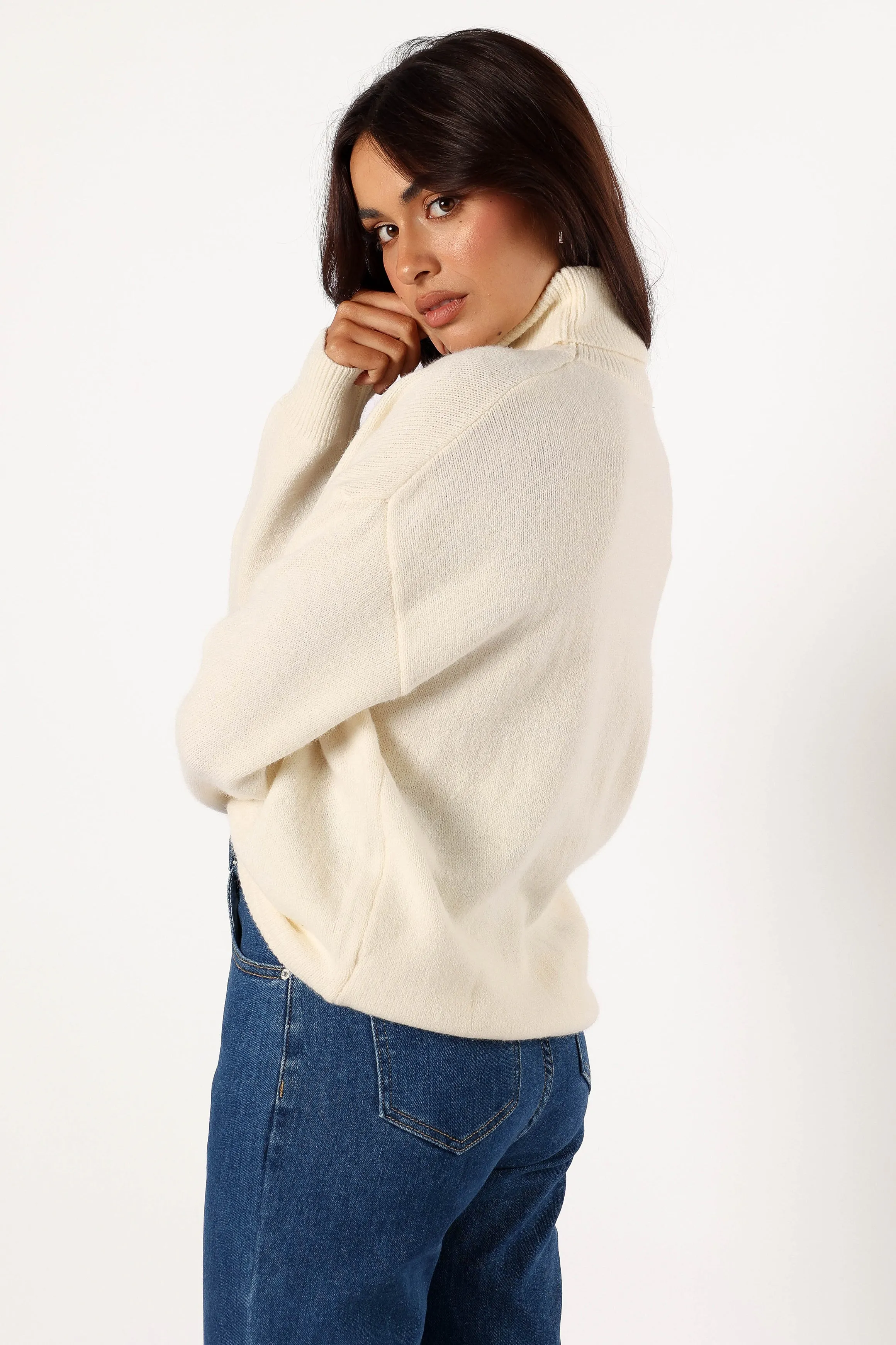 Apres Ski Turtleneck Knit Sweater - Off White Simple Classic Surface Pilling Resistant