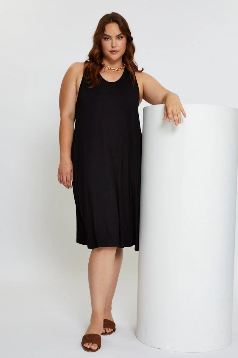 Sweetheart-Neck Grace Base Black Smock Dress V-neck Sleeveless