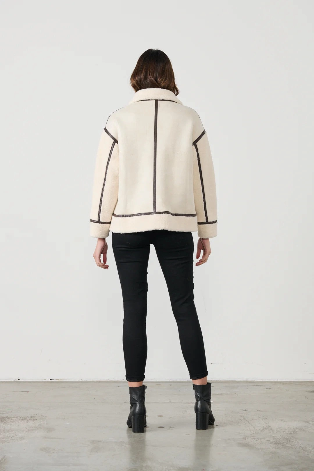 Caju - CZ962 Faux Suede and Sherpa Jacket Multi Pocket Functionality