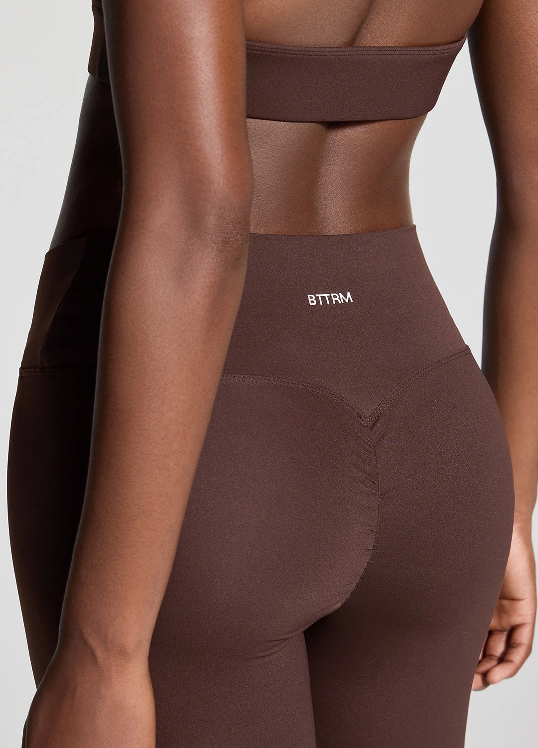 Weekend Trip Minimalist Style Slimming Comfort V-Cut Scrunch Leggings