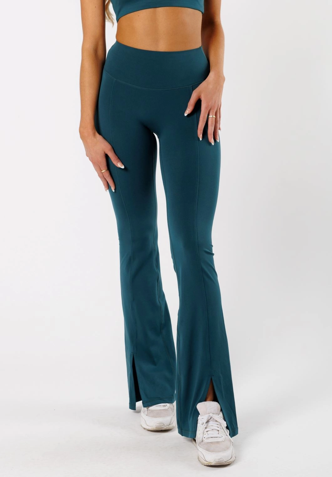Fresh Fit Casual Day Pro Athlete Reluna? Front Slit Sculptseam? Flare Leggings 34" Serpentine
