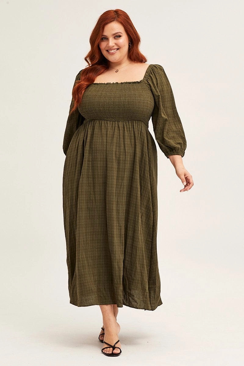 Young Edge Smooth Look Green 3/4 Sleeve Shirred Midi Dress