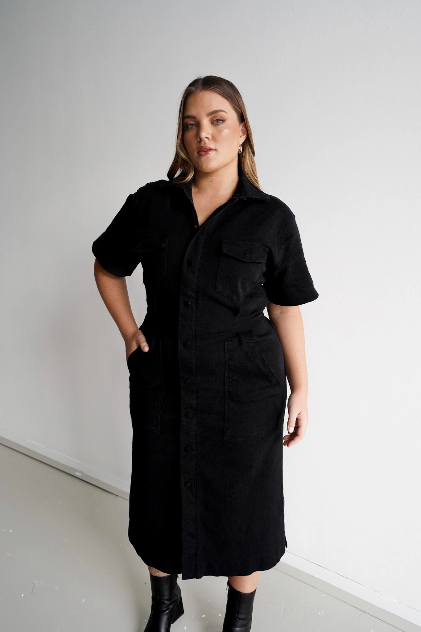 SAVEIRA DENIM MIDI DRESS BLACKOUT Casual Lines