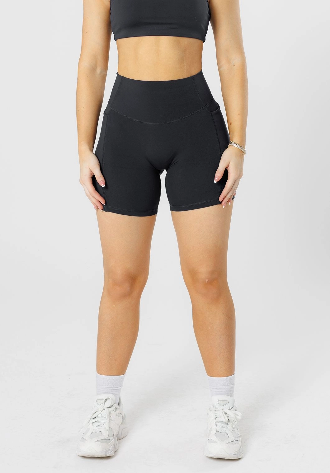 Reluna Empower Sculptseam?  Plus Pocket Short 6?? Black Performance Ready Casual Fit Wear