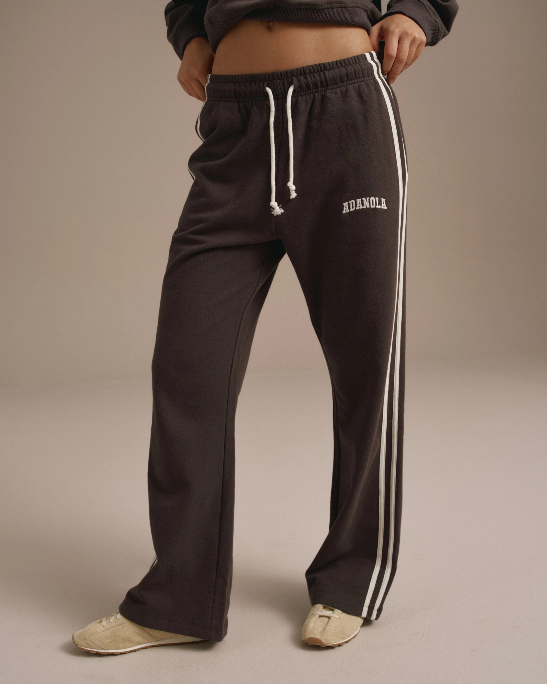 Varsity Loose Fit Sweatpants - Coffee Bean/Marshmallow White Lightweight Wear Active Wear