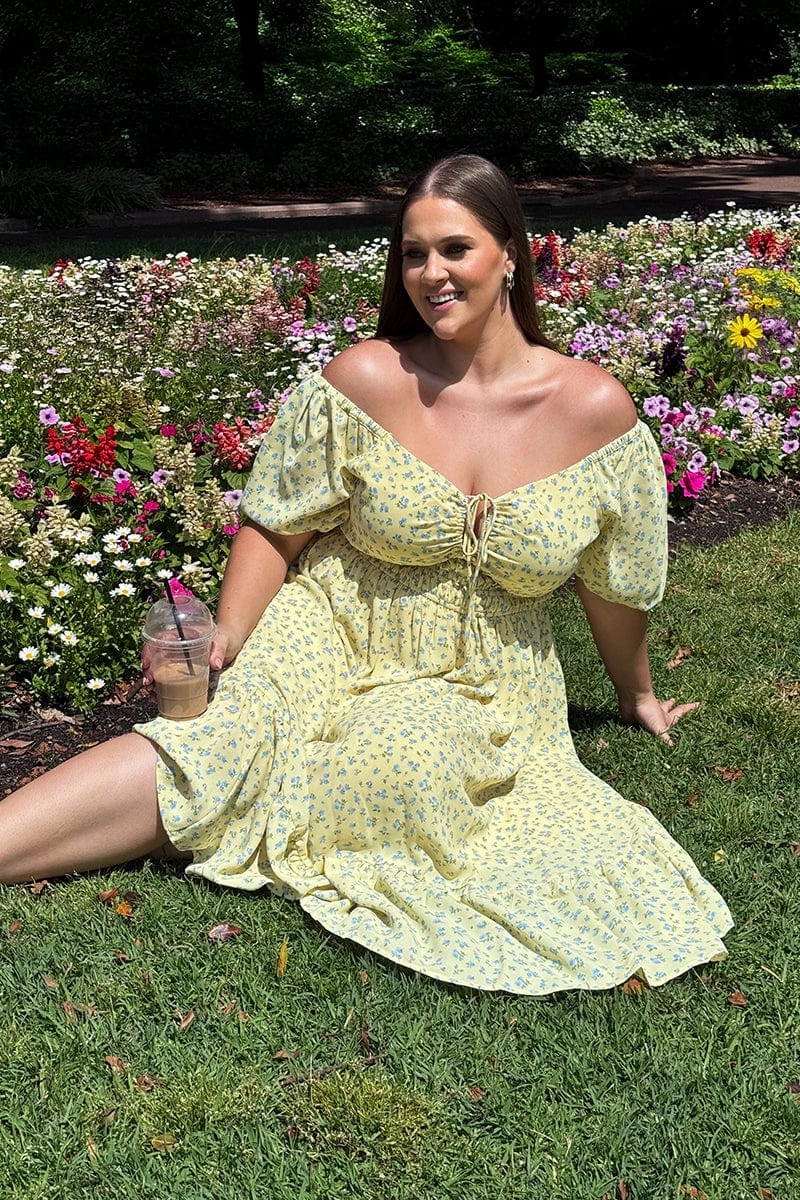 Sleek Waist Yellow Ditsy Midi Dress Short Sleeve Ruched