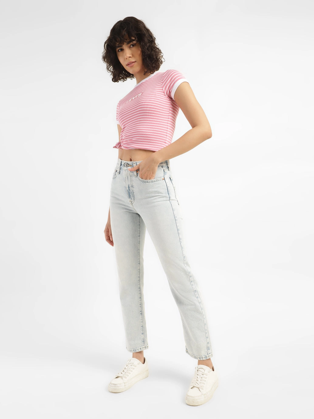 Outfit Basic Couple Look Smooth Women's Light Blue Wedgie Straight Fit Mid Rise Jeans