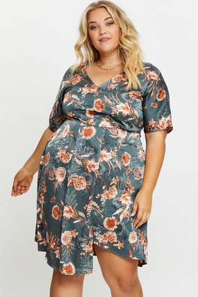 Timeless Wear Classic Fit Floral Print Skater Dress V-neck Three-Quarter Sleeve