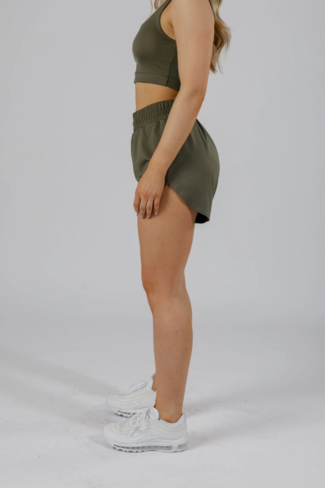 multiple pockets FeatherKnit? Track Short Everglades