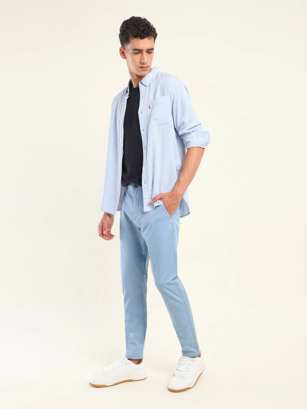 Men's 512 Slim Tapered Fit Blue Chinos Body Shape