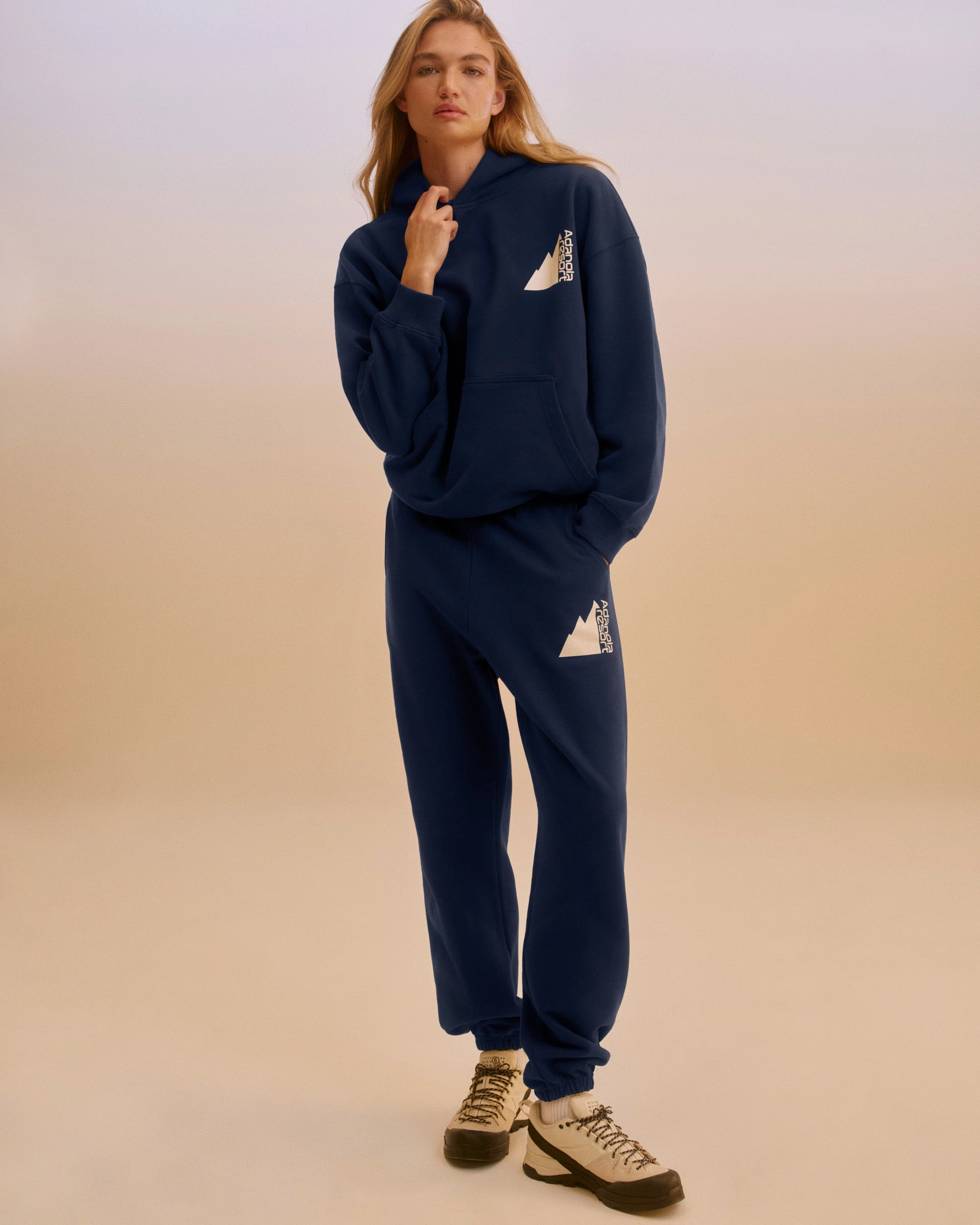 Comfy Material Peaks Sweatpants - Navy Blue