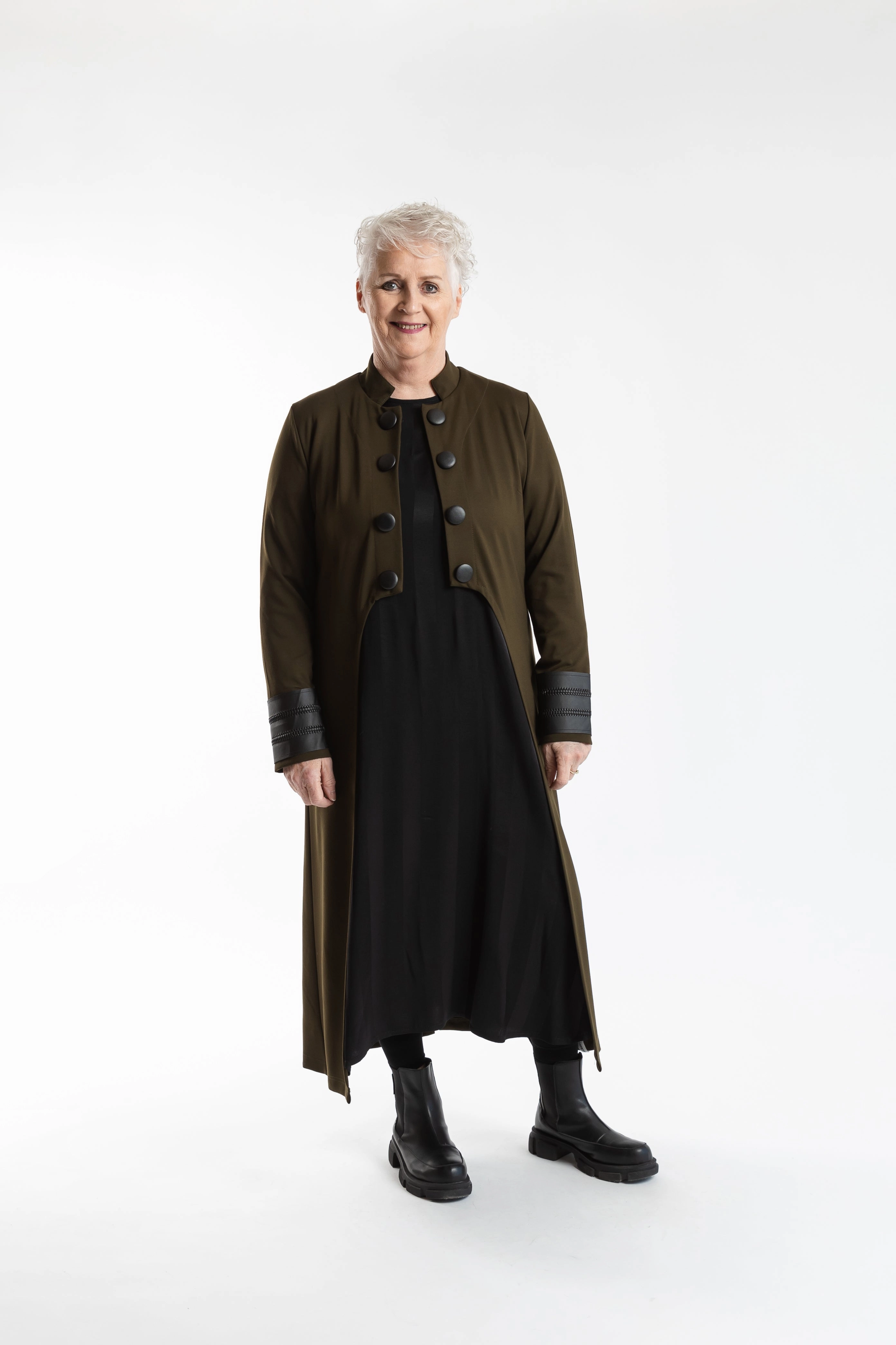 Deeanne Hobbs - DHW24-102A Tail Coat FoldableStructure QuickAccess Pockets
