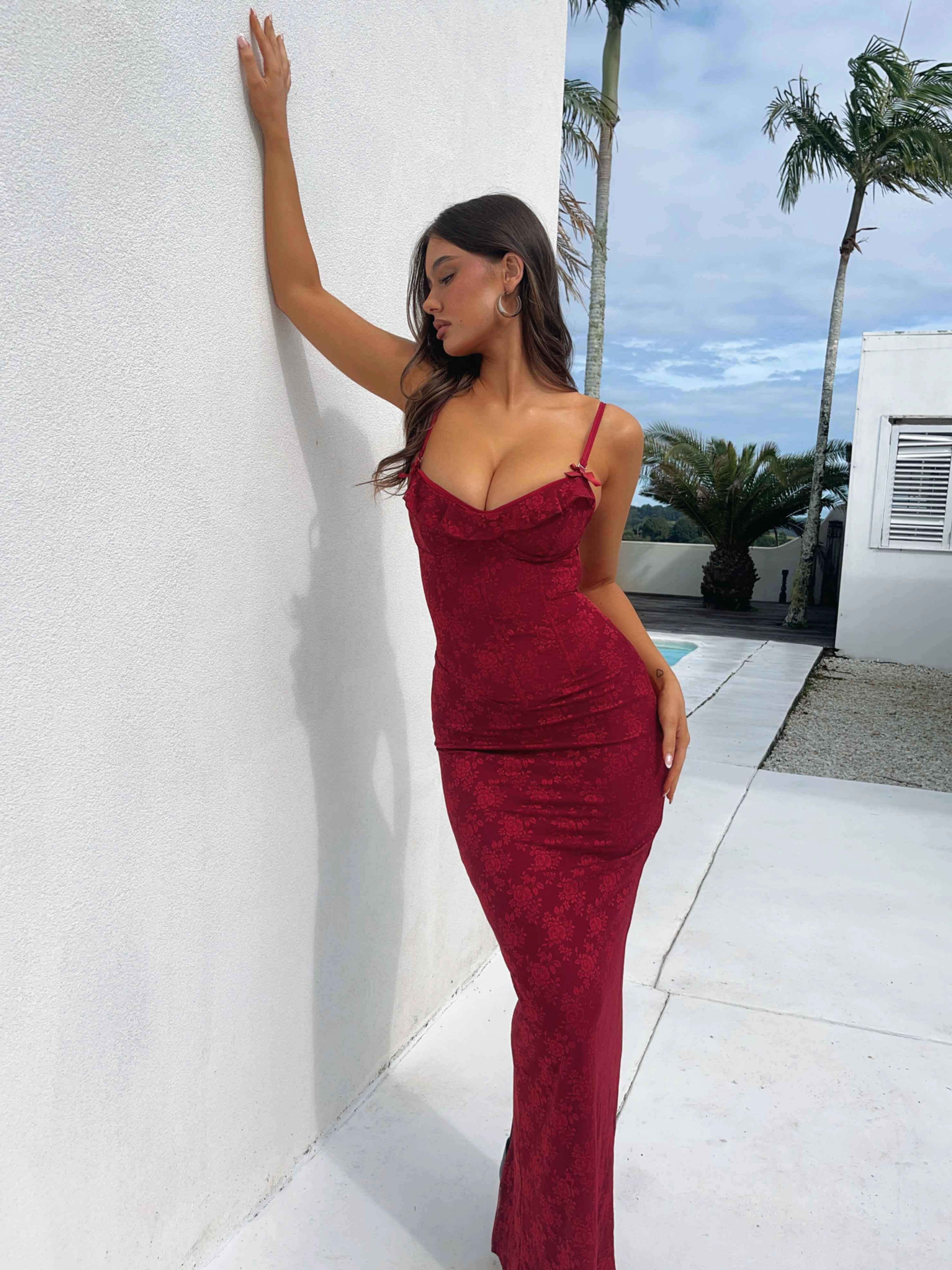 DYLAN MAXI DRESS RED Flawless Fit Classic Movement