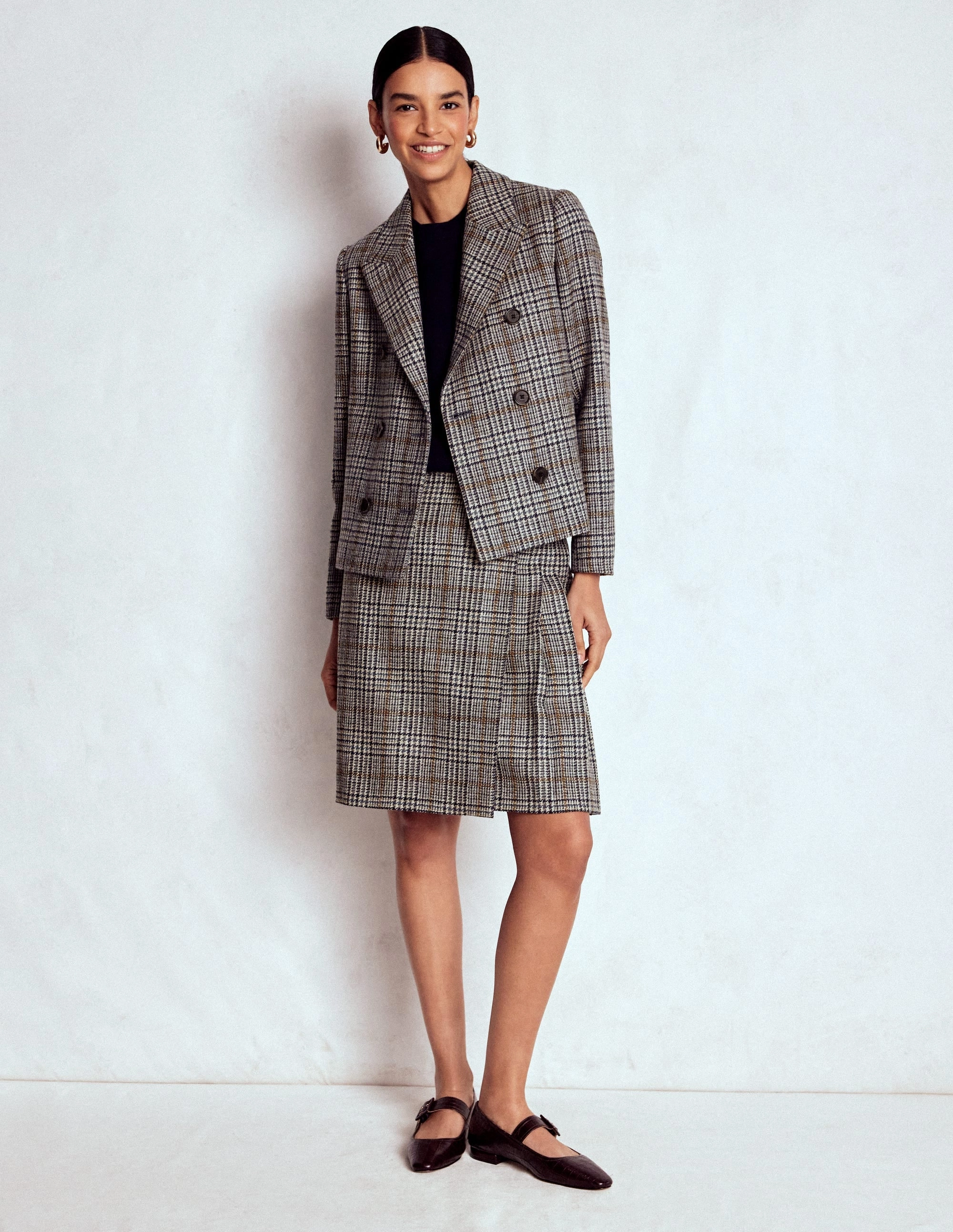 Helen Wool Kilt Skirt-Blue and Grey Prince of Wales Seamless construction Clean Outfit