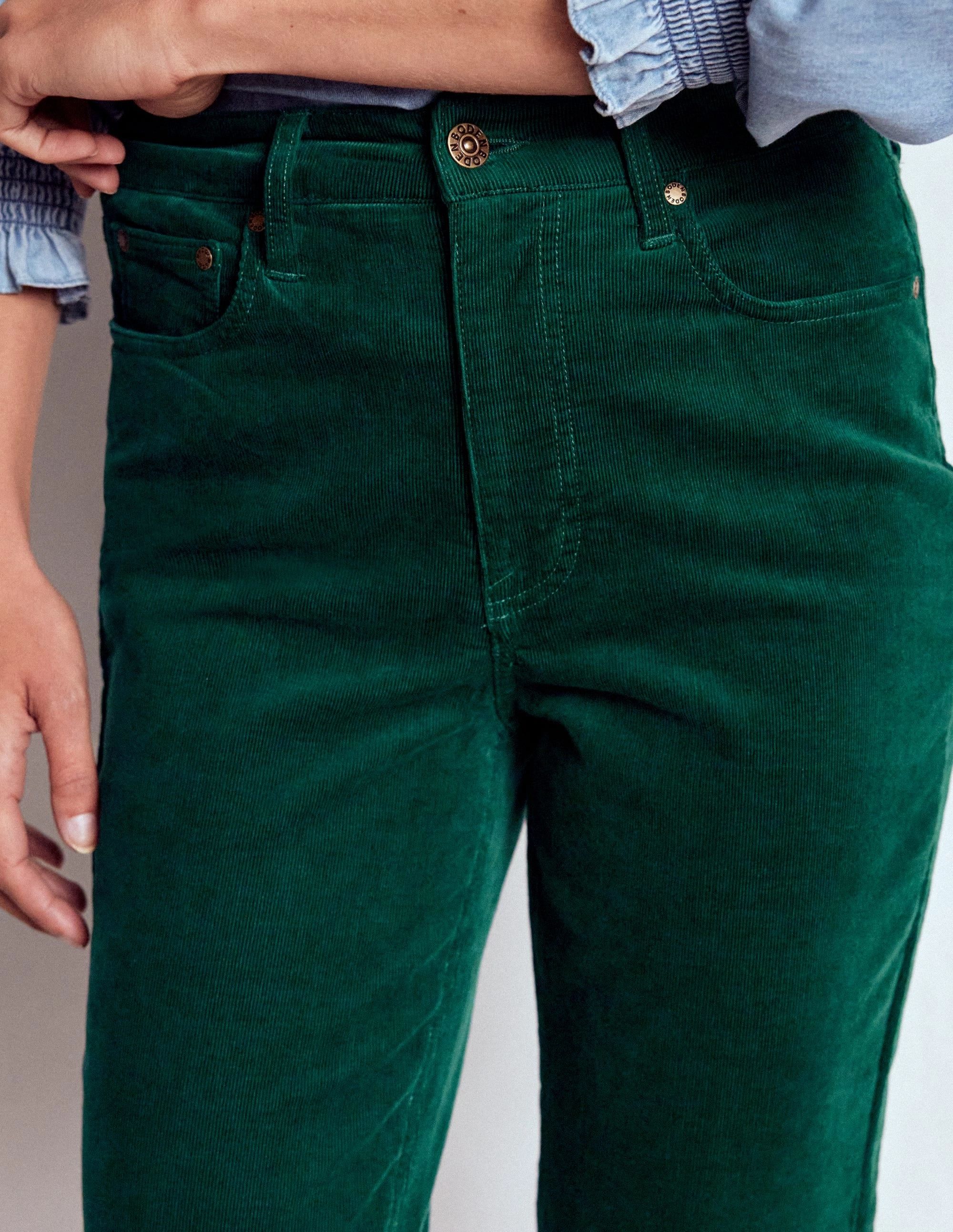 Form Fitting High-Waisted Cord Slim Jeans-Green