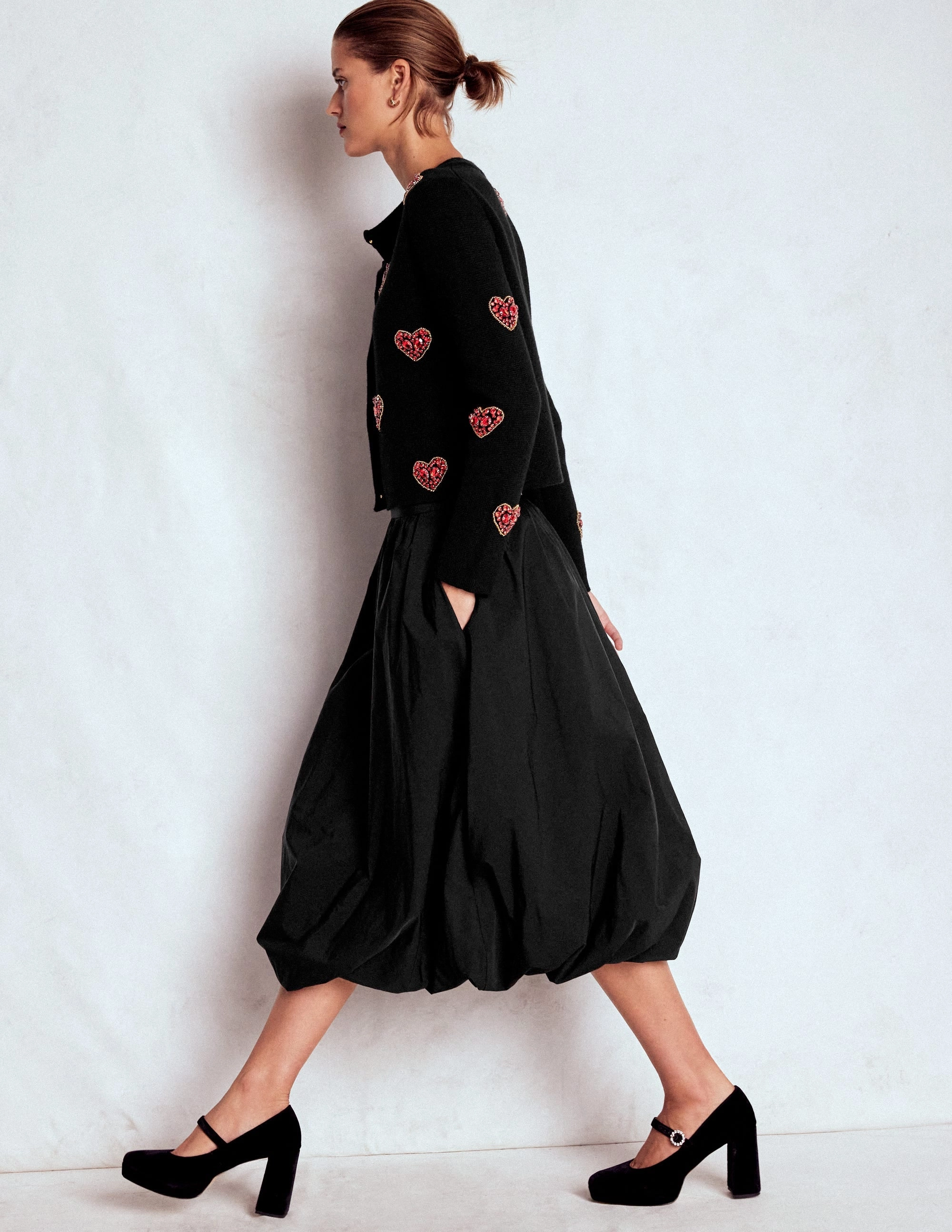 Structured silhouette Bubble Hem Midi Skirt-Black