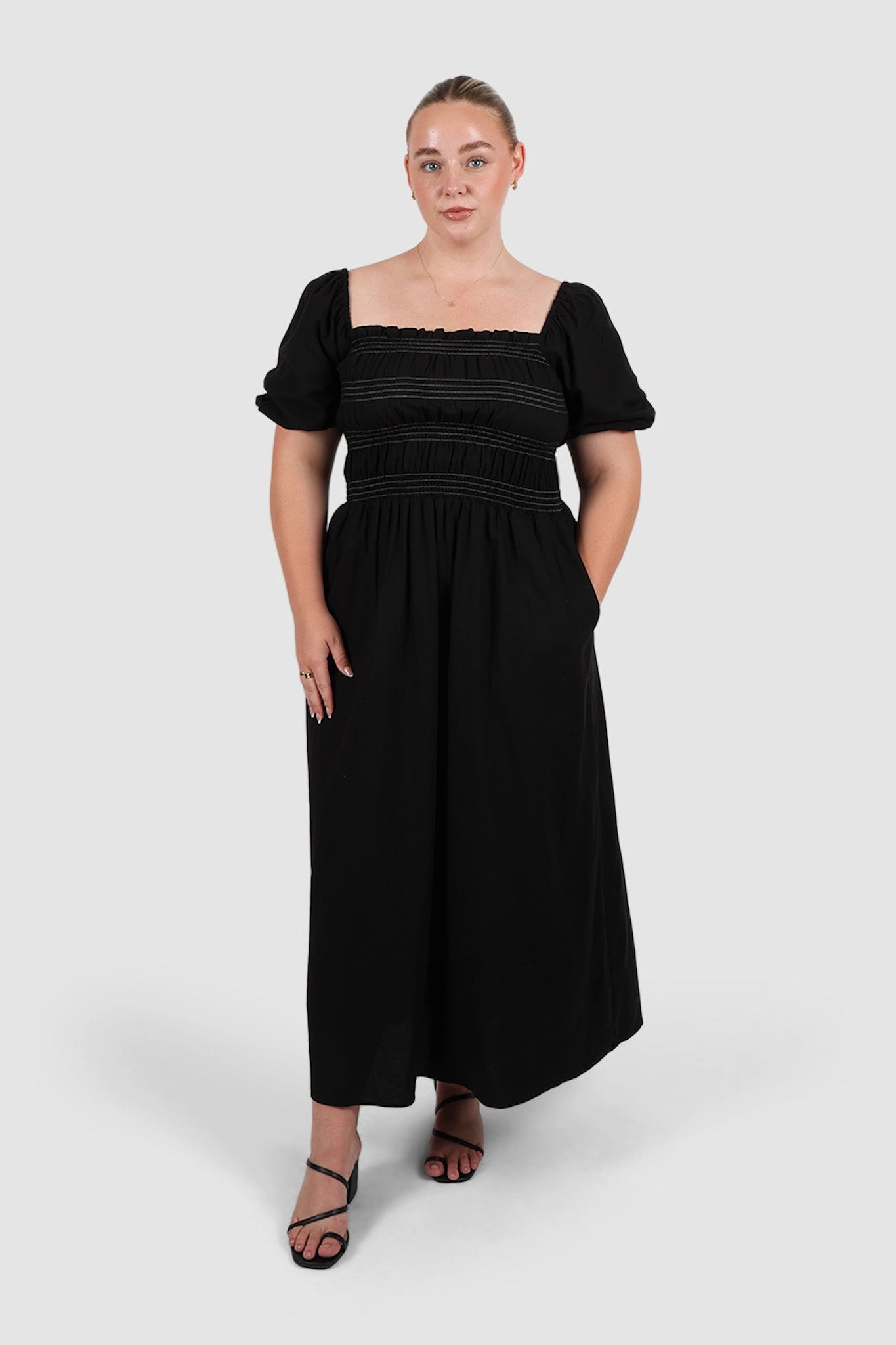 Sunset Look Stream Cut ISMAE MAXI DRESS BLACK CONTRAST