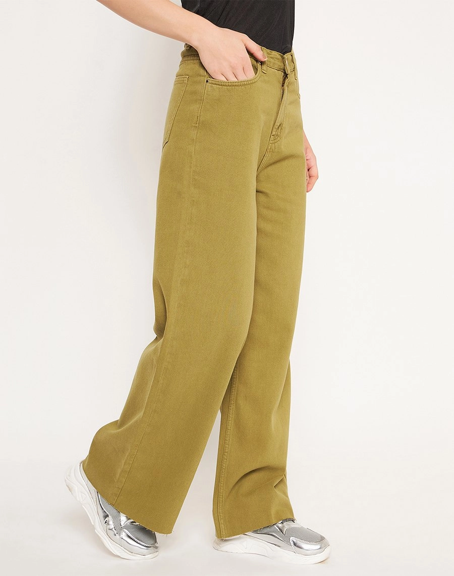 Traveler Gear Smart Casual Core Look Madame Olive Denim