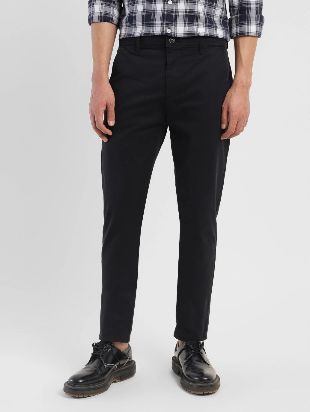 Reflective details Low-rise style Men's 512 Black Slim Tapered Fit Chinos