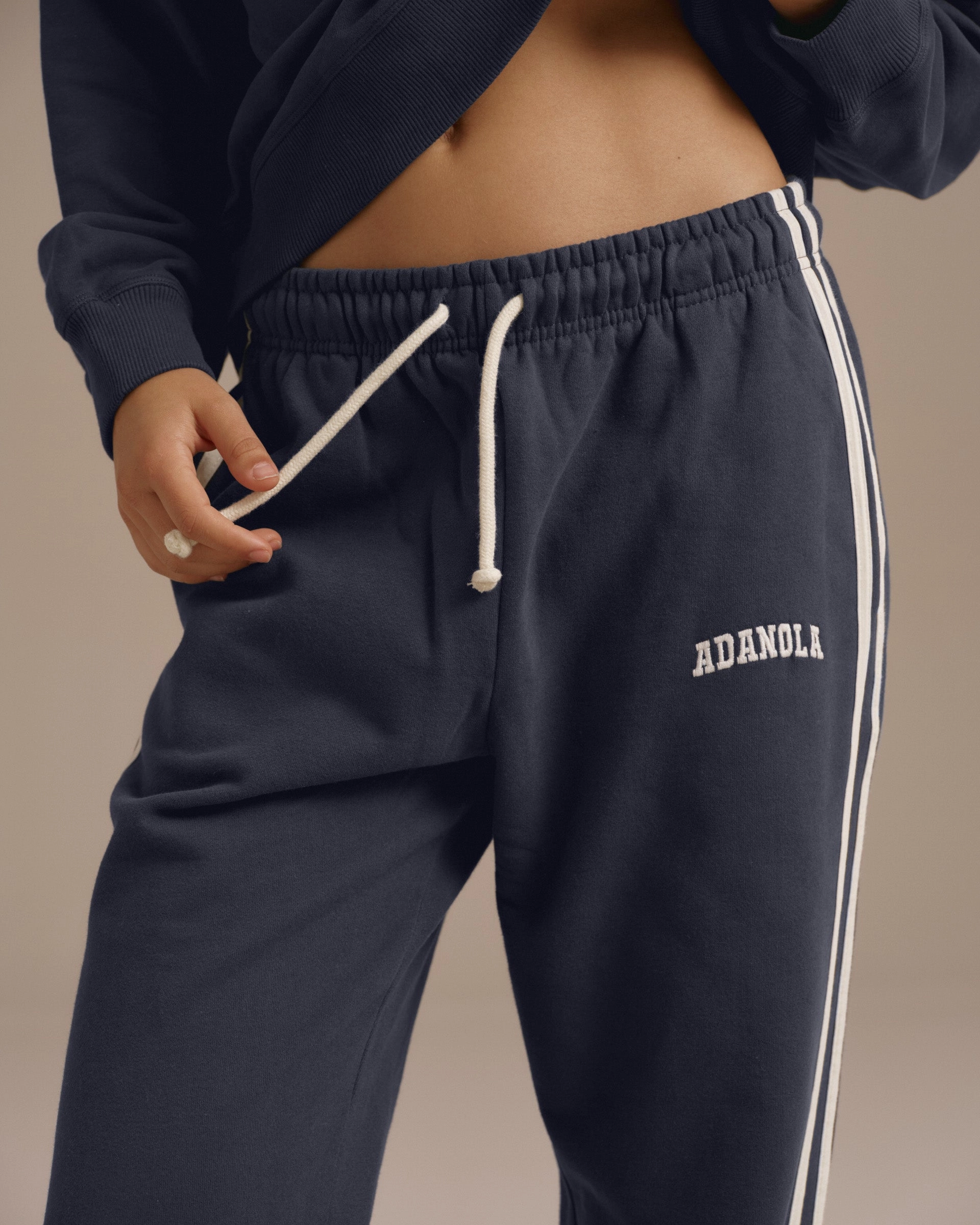 Thermal Insulation Layer Back pockets Varsity Loose Fit Sweatpants - Midnight Blue/Marshmallow White