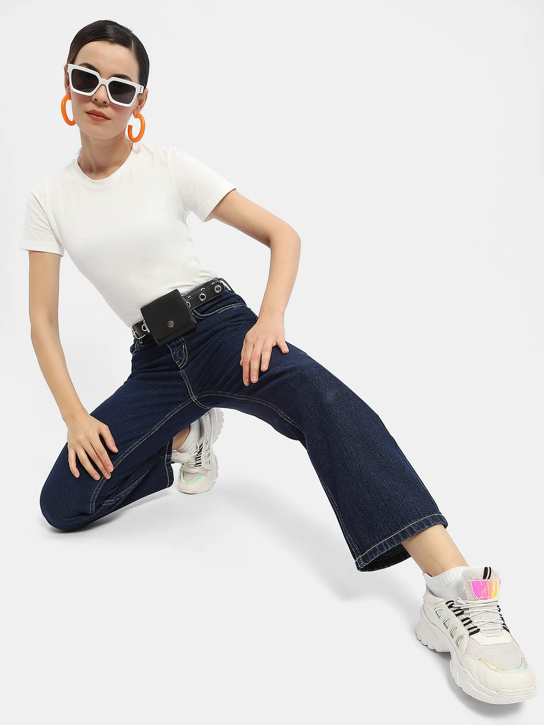 Smart Layer Versatile Outfit Madame Solid Blue Straight Jeans