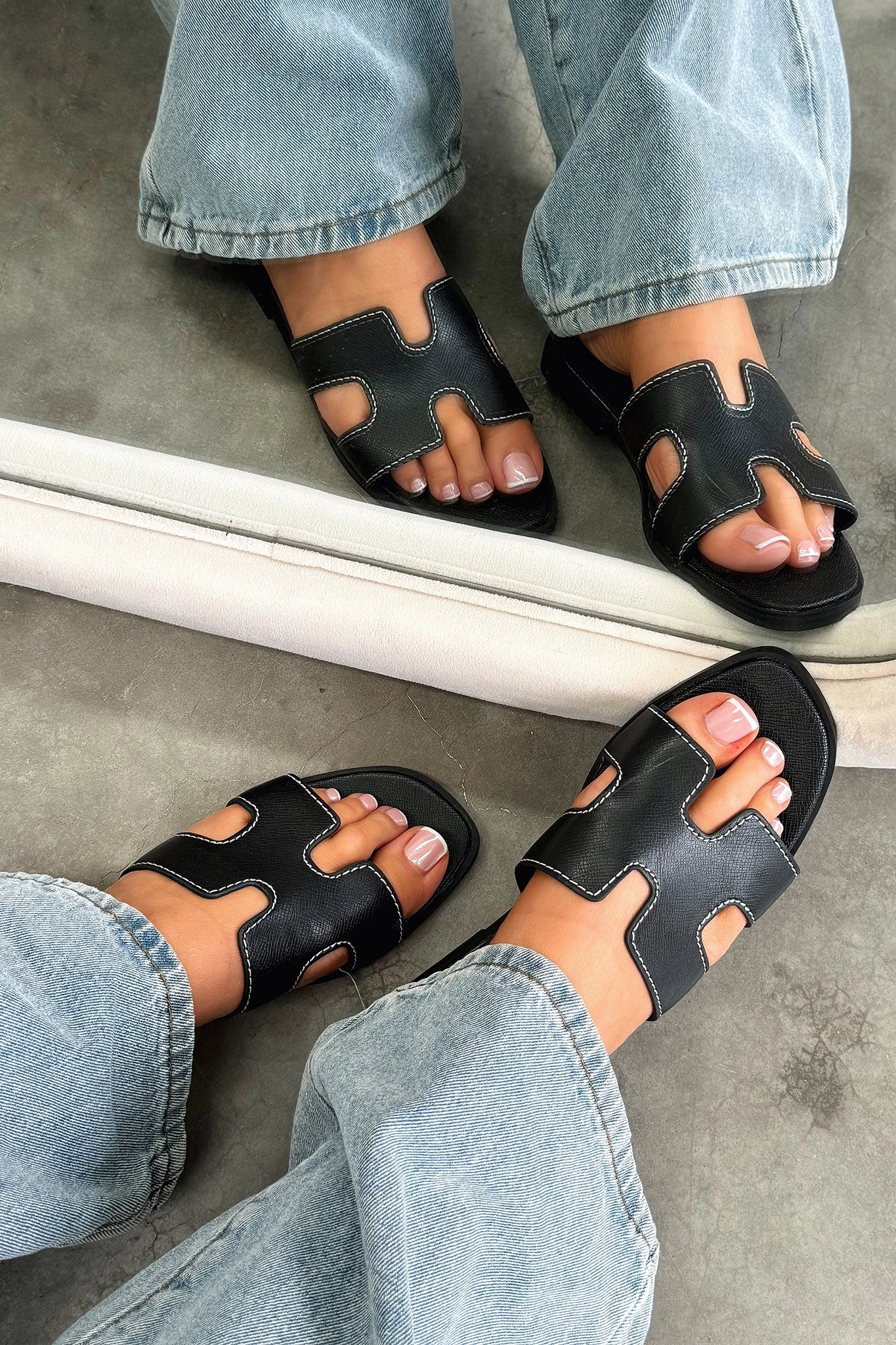 Valia Slides - Black Ruffled-Edges