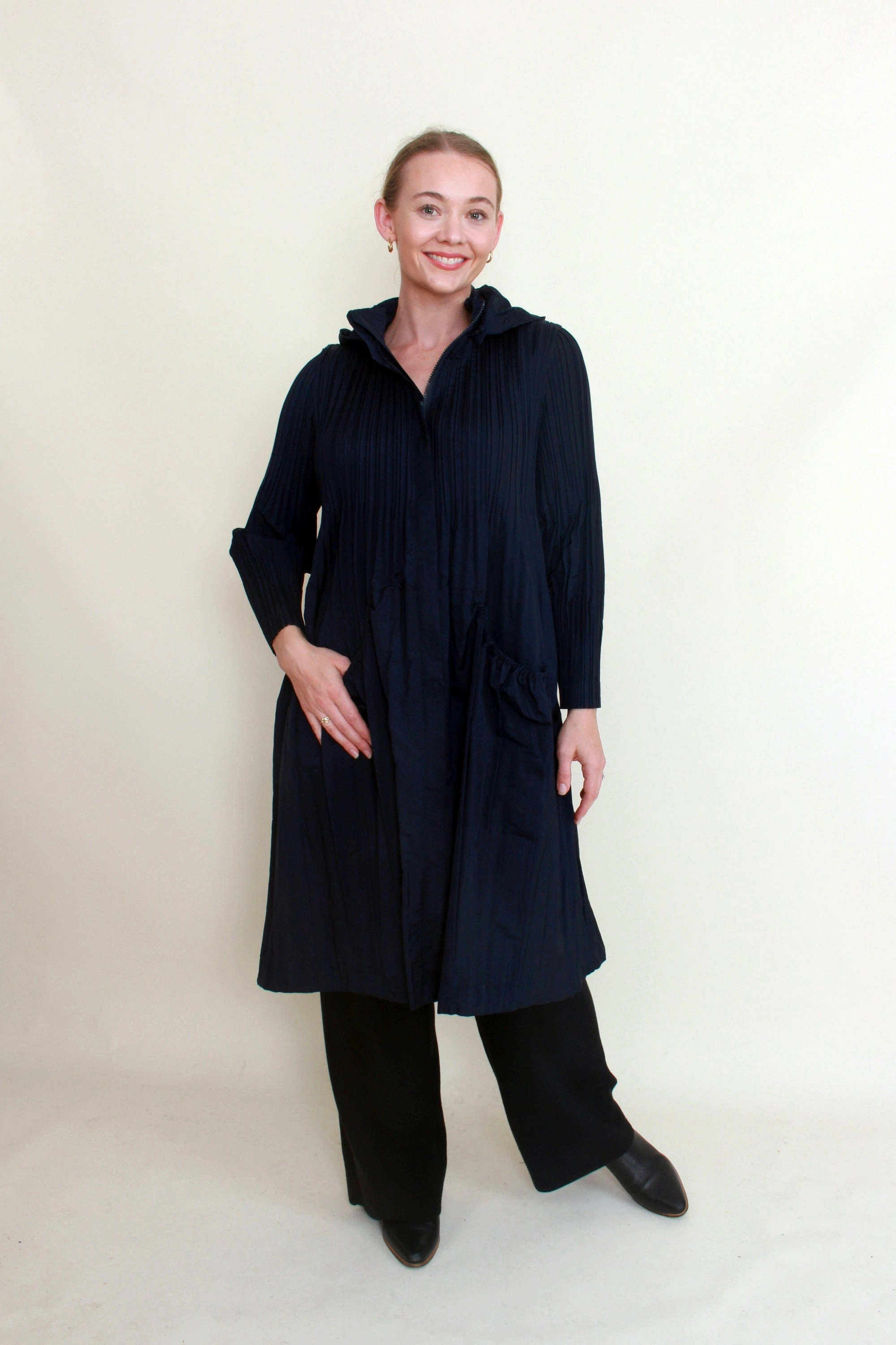 Classic Fit Flexible Joint Articulation Alquema - AC01MidF The Windbreaker