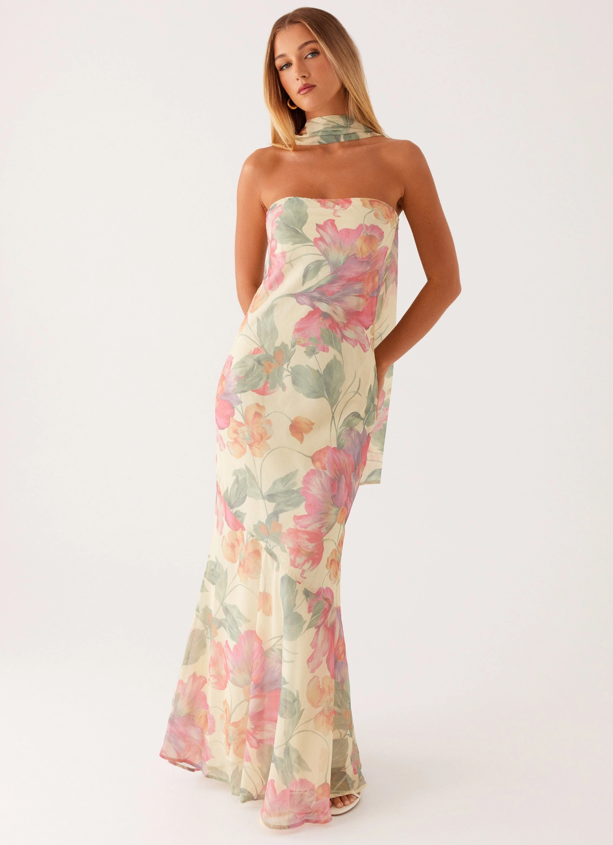 High-Fashion Texture Flow Under The Pagoda Maxi Dress - Yellow Peony