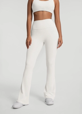 Sculpted Design Flexible Stretch Material Ruched Flared Leggings