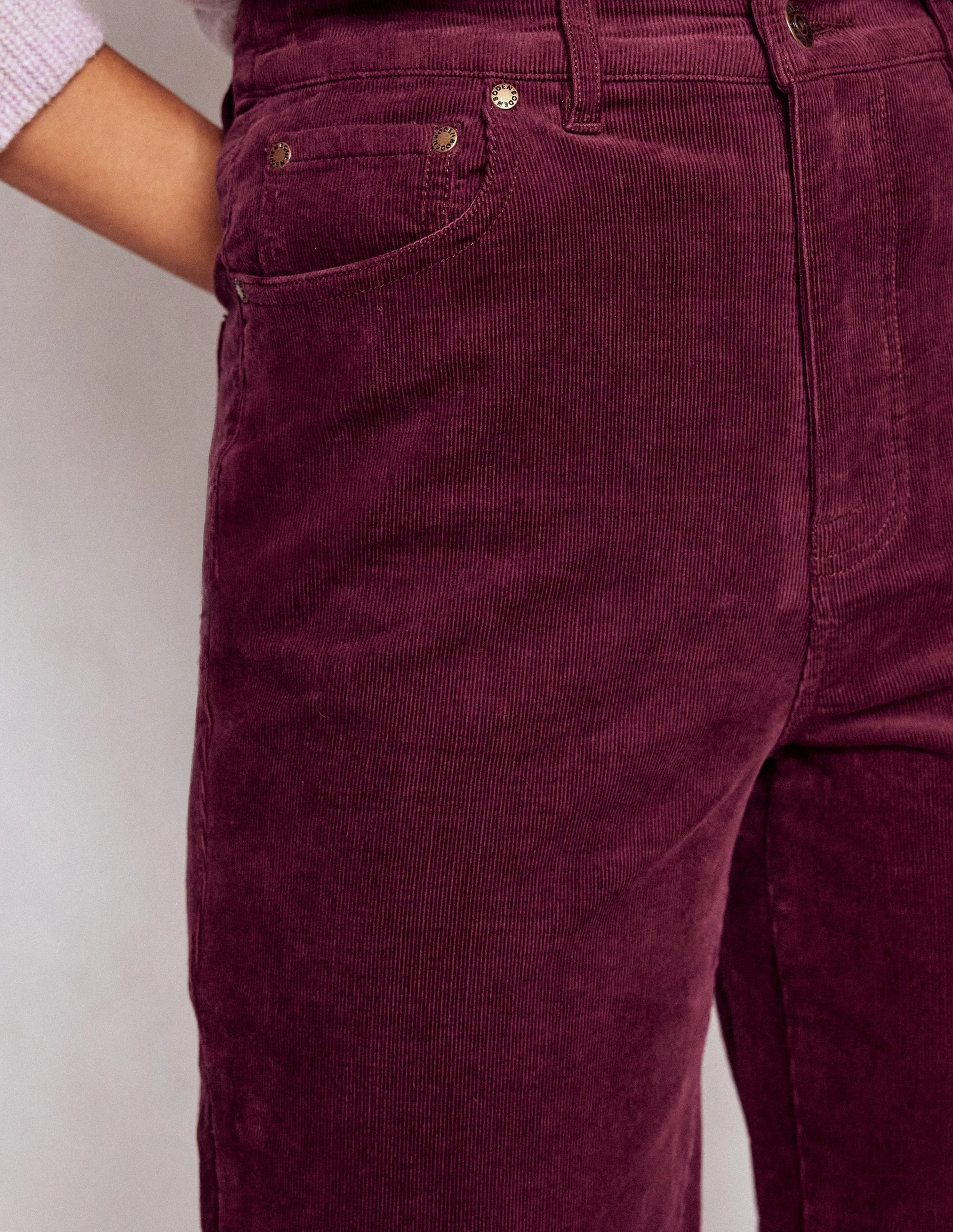 5-Pocket Cord Column Jeans-Burgundy Distressed finish Vintage Wash