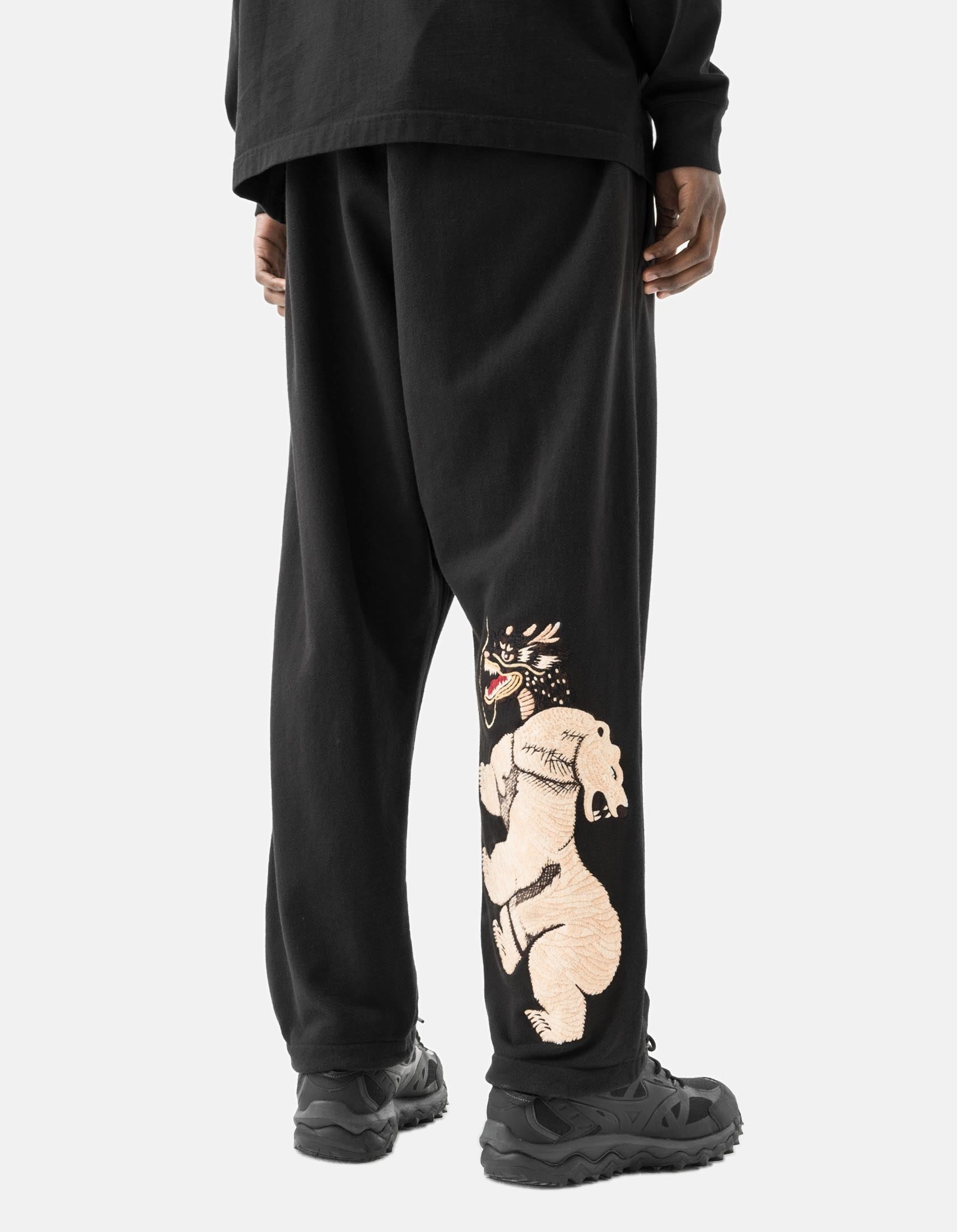 7091 Bering Strait Embroidered Asym Sweatpants Black Minimalist Fit
