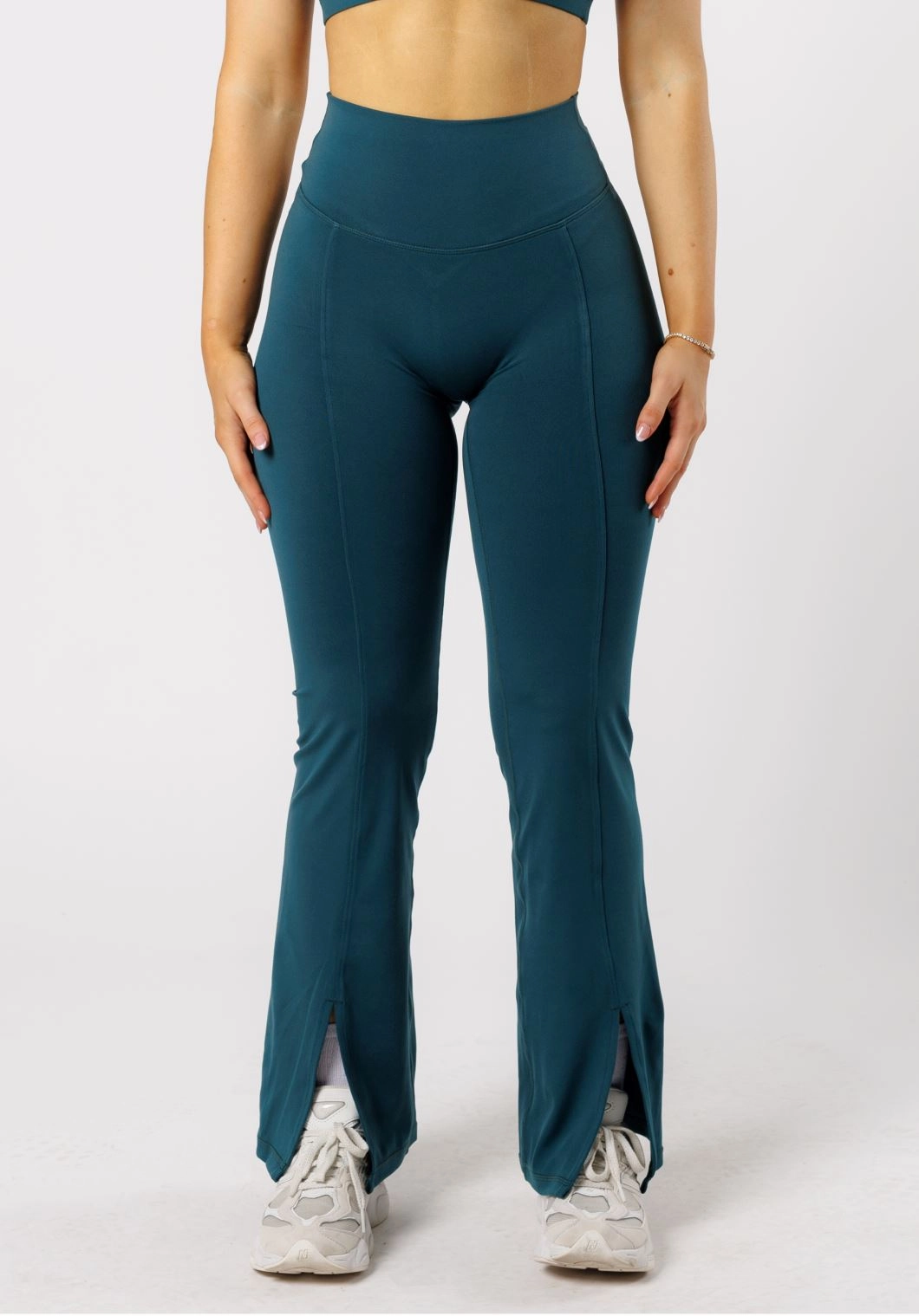 Modern Stretch Reluna? Front Slit Sculptseam? Flare Leggings 31" Serpentine