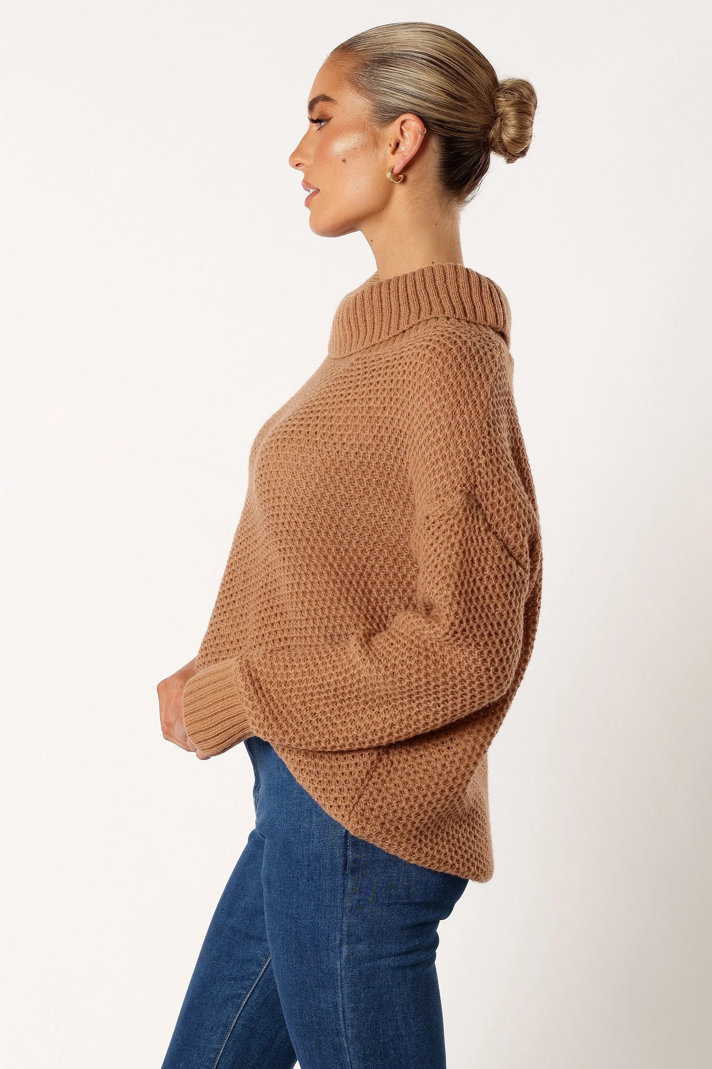 Rayne Turtleneck Knit Sweater - Beige Wrinkle resistant fabric LanolinFree Wool Processing