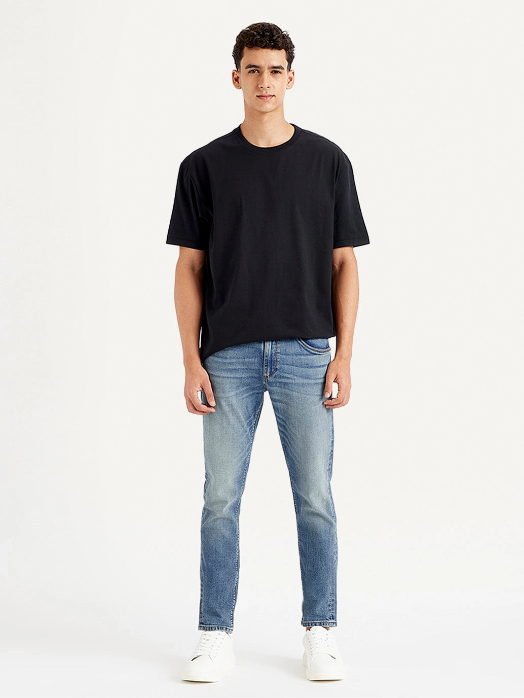 Men's 512 Light Blue Slim Tapered Fit Mid Rise Jeans Straight Leg Design