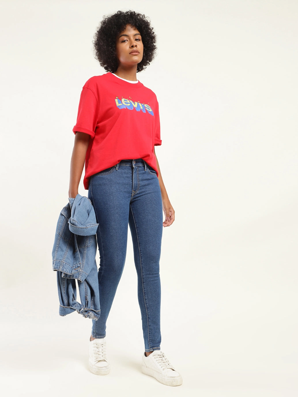 Women's 711 Blue Skinny Fit Mid Rise Jeans Daytime Look