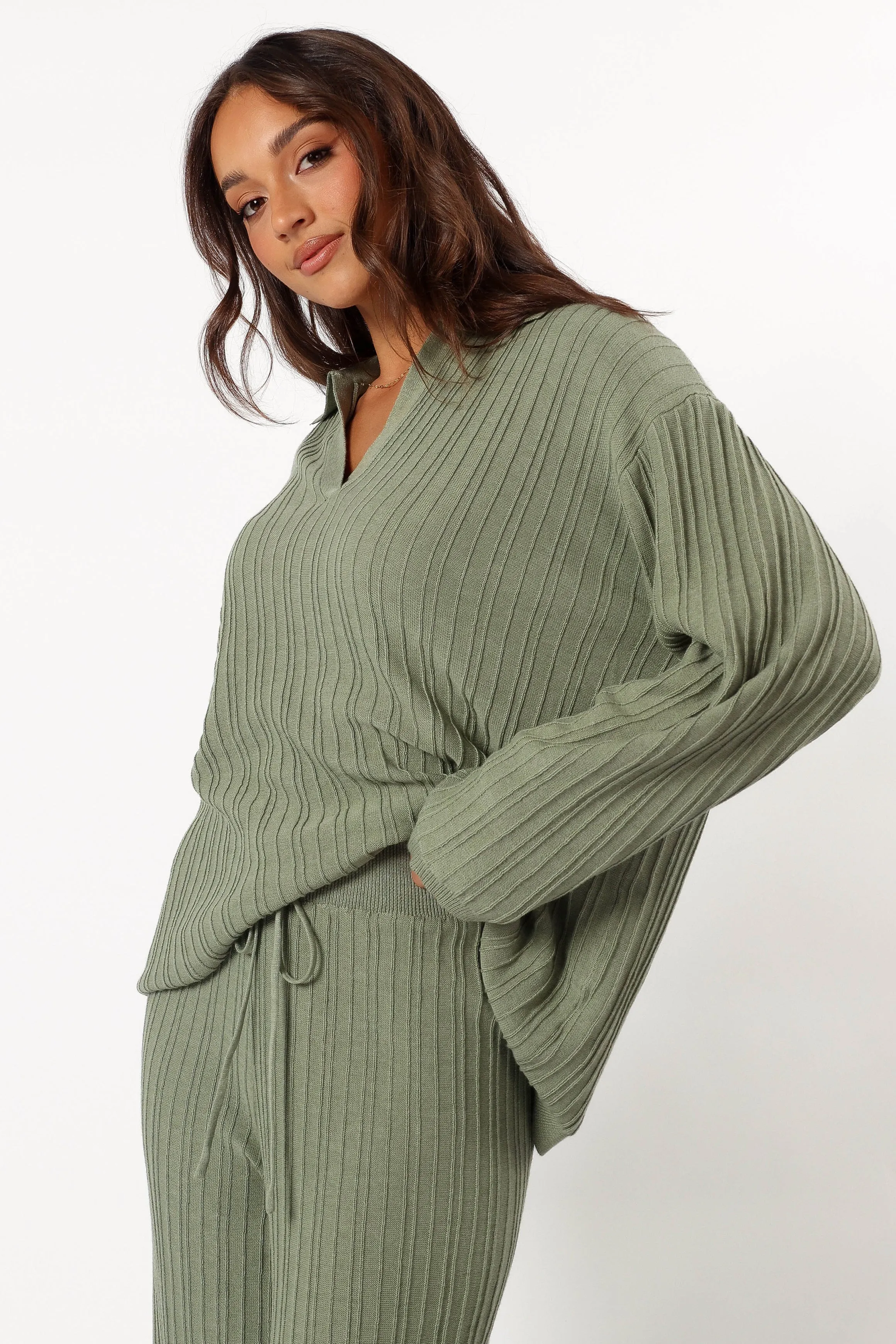 MoistureWicking Yarn Eco Friendly Yarn Sonole Cable Knit Sweater - Khaki