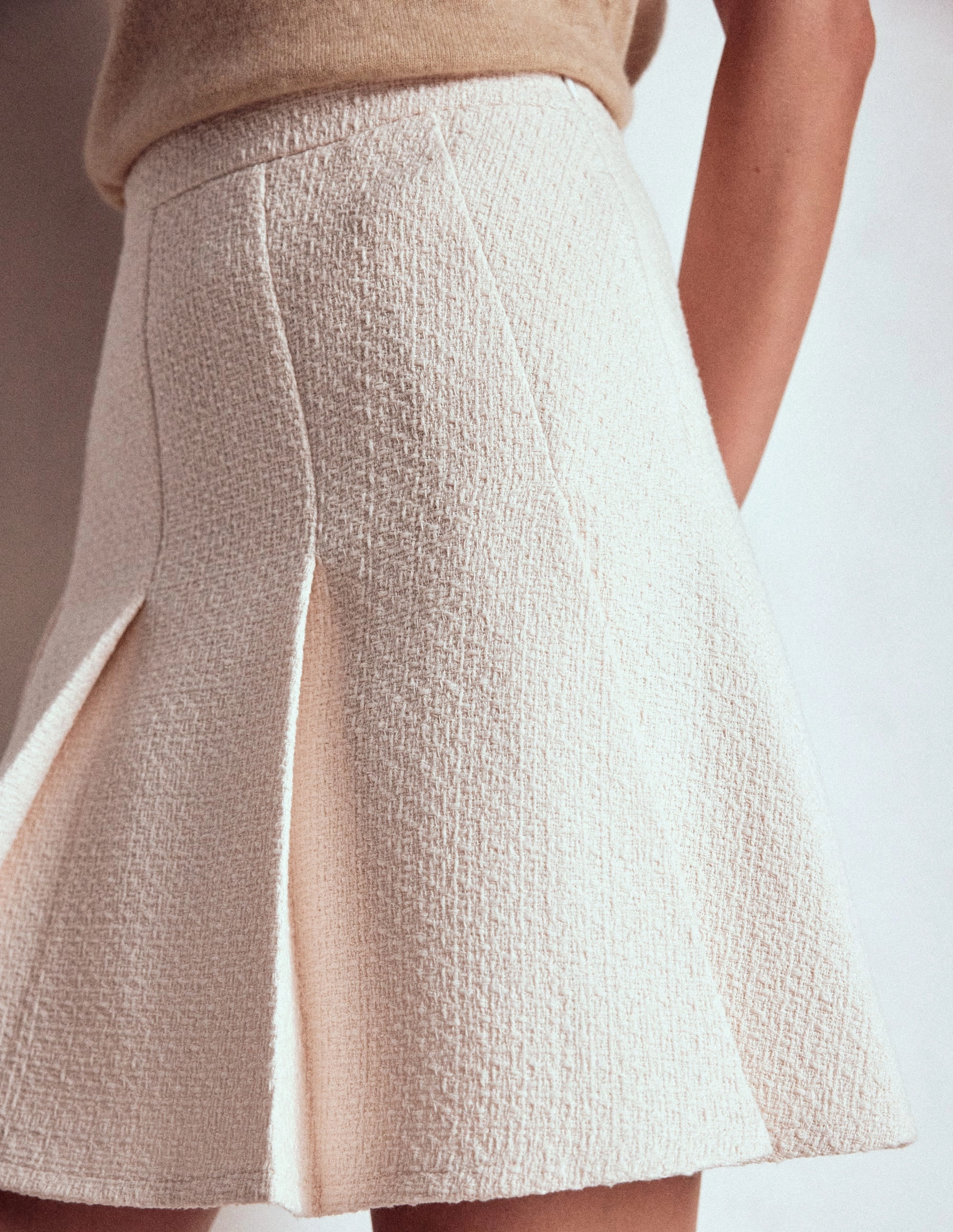 Flippy Textured Skirt-White Cozy Movement