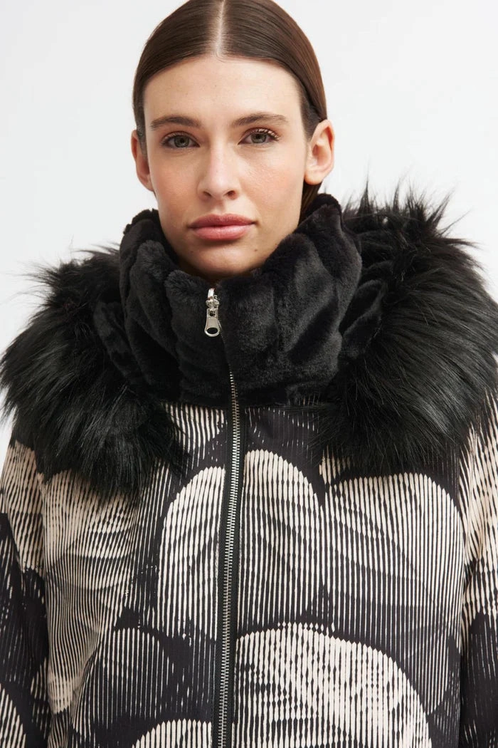 Everyday Urban Style Tinta and Bariloche - MIL B Mila Reversible Jacket