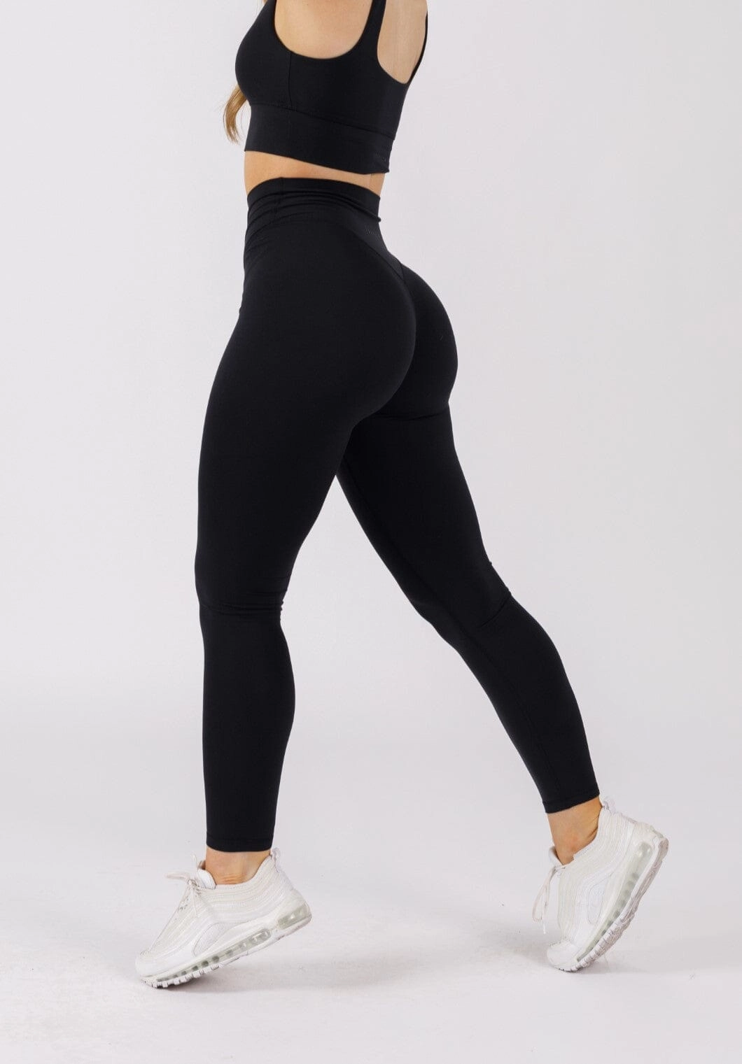 High density material AirSilk Crossover Sculptseam? Legging Black