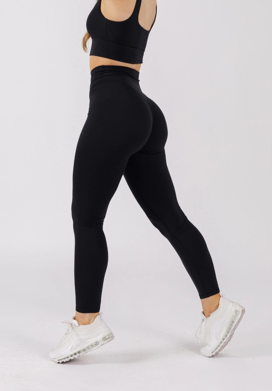 AirSilk Crossover Sculptseam? Legging Black Sporty Vibe Luxury Choice Weekend Trip