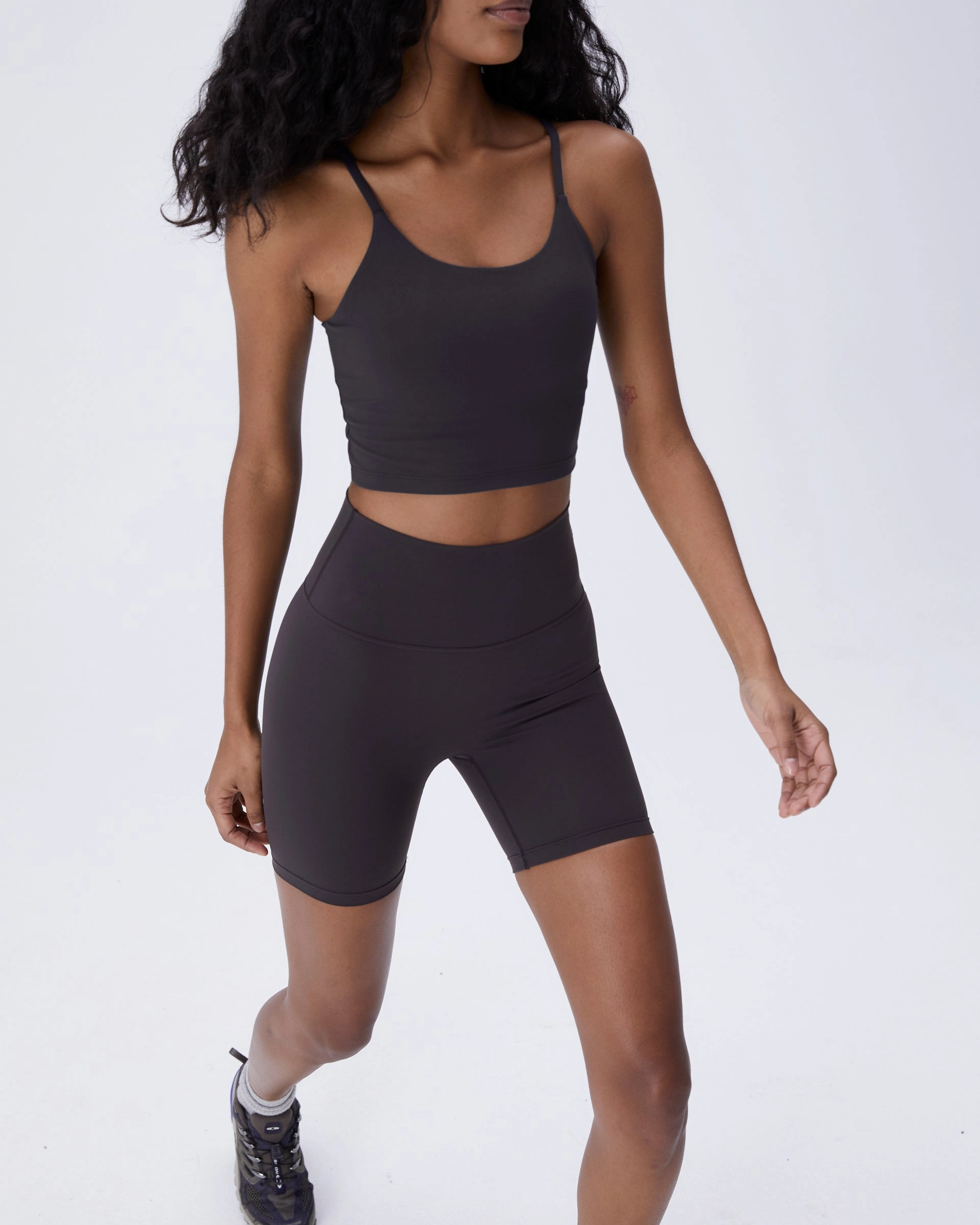 odor - absorbing Ultimate Crop Shorts - Coffee Bean