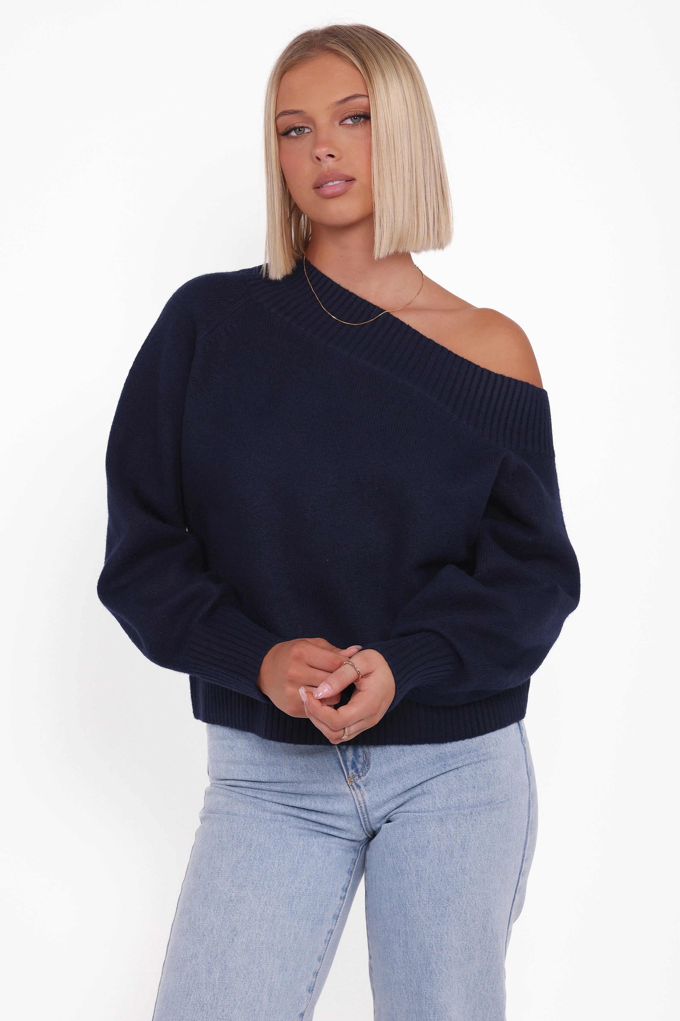 All-Day Use Ailis Off Shoulder Sweater - Navy