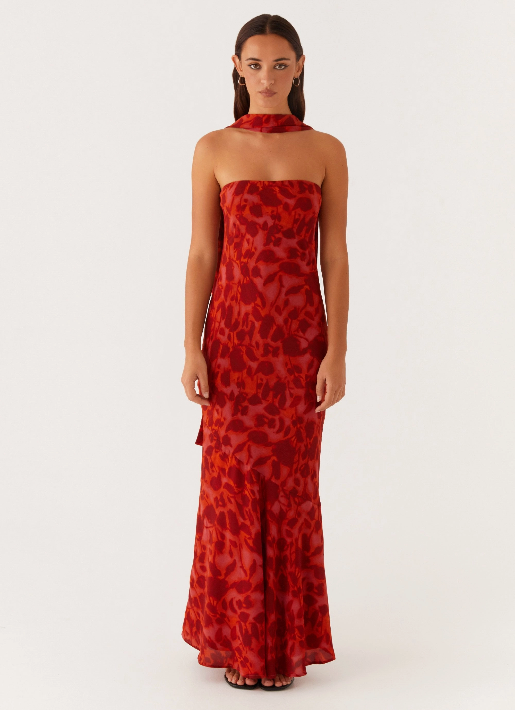 Silky Mood Calm Texture Under The Pagoda Maxi Dress - Deep Red Floral