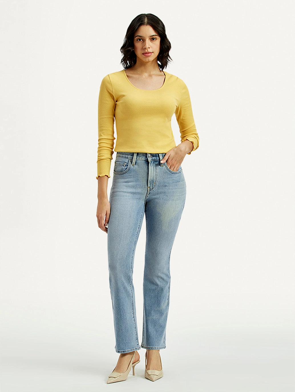 General Fit Flawless Look Women's 725 Light Indigo Flared Fit High Rise Jeans