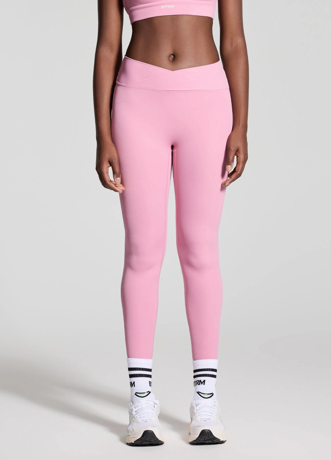 Soft Touch Bonded Pockets V-Cut Scrunch Leggings