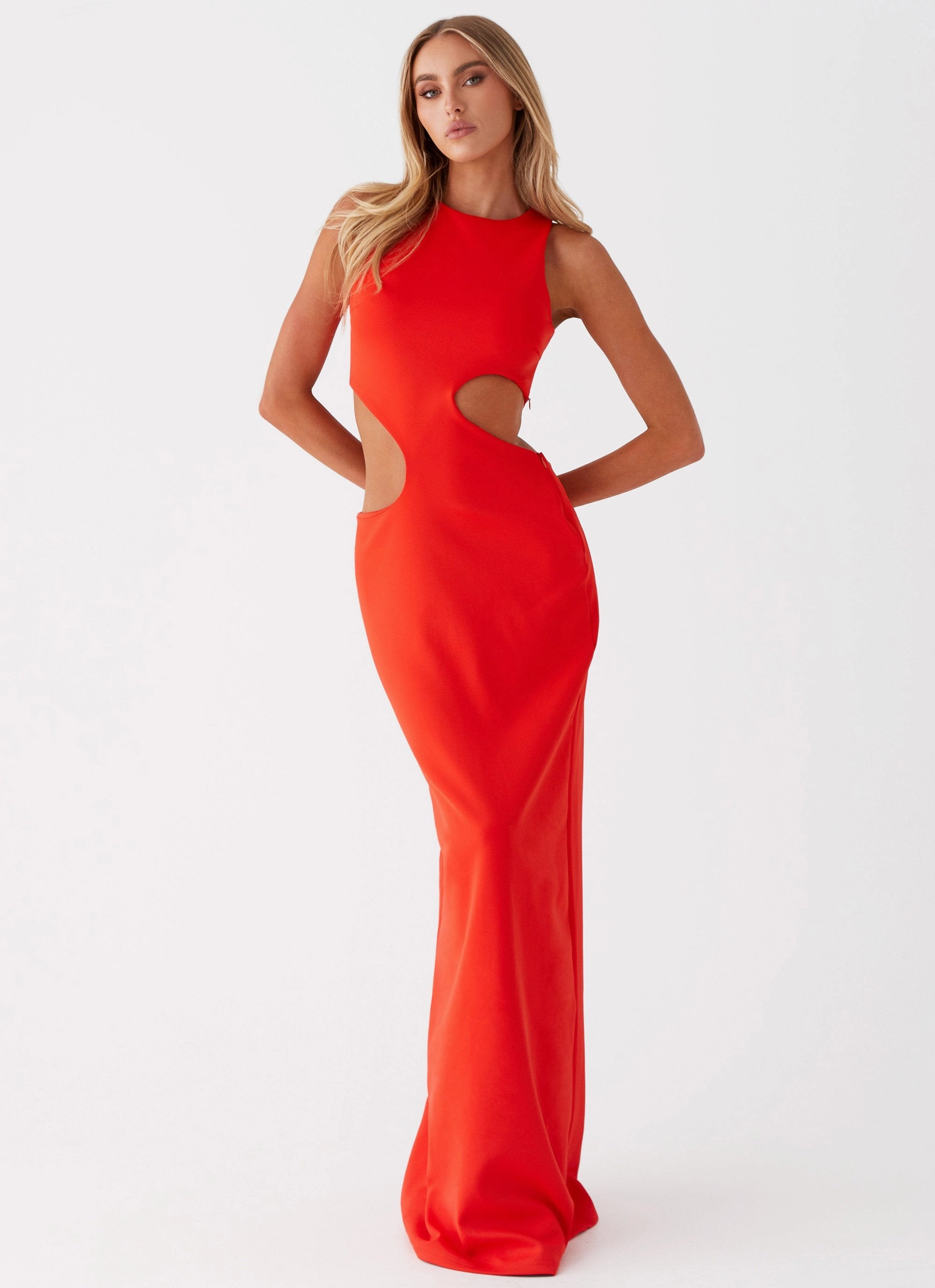 Vaeloria Maxi Dress - Red Textured Layers