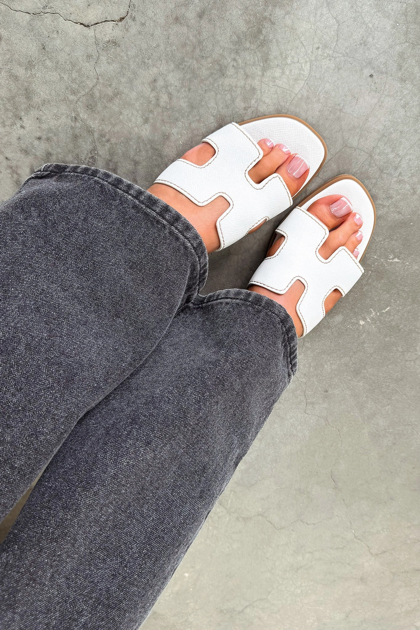 Coastal Charm Valia Slides - White