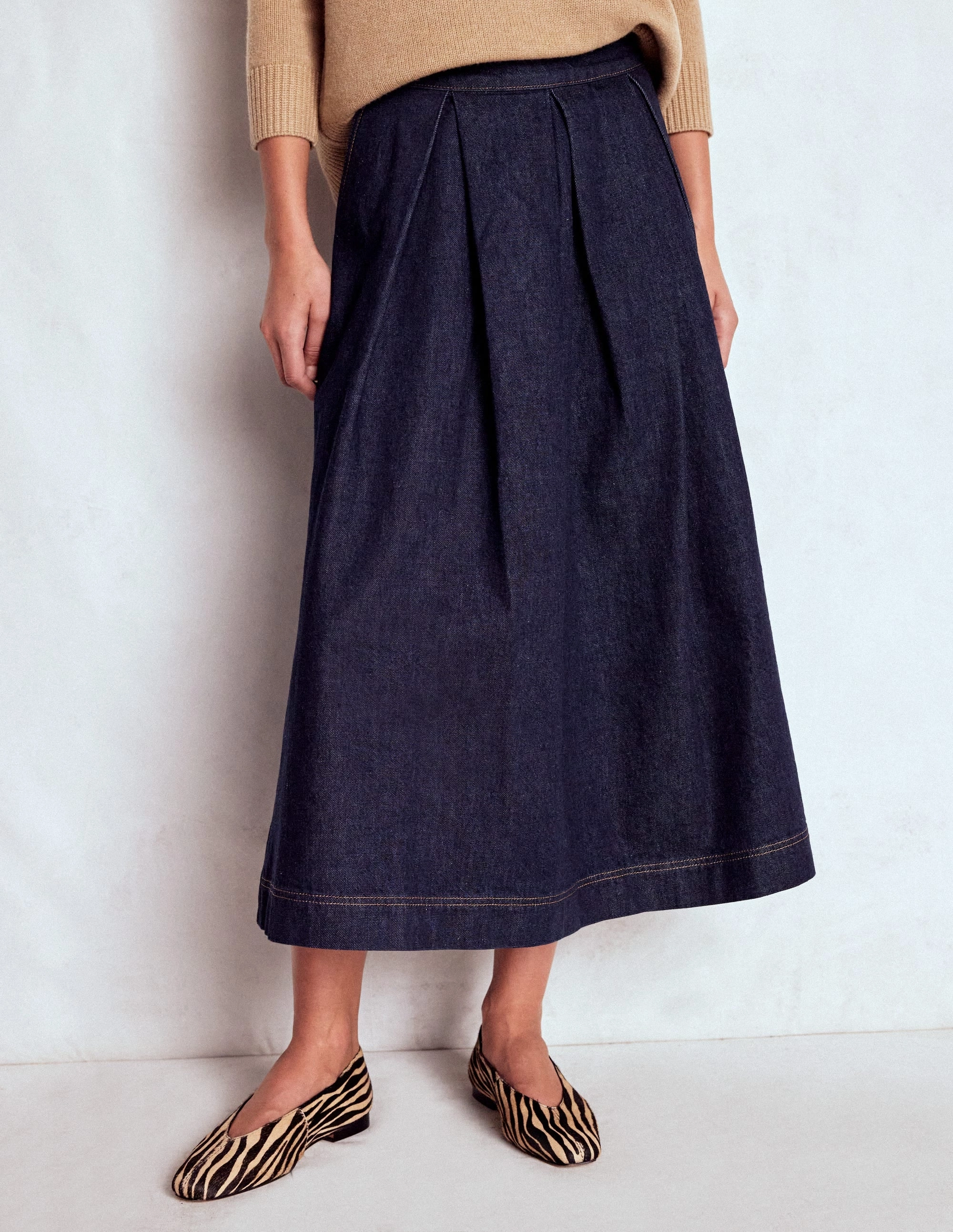 Visual Outfit Verity Denim Midi Skirt-Indigo